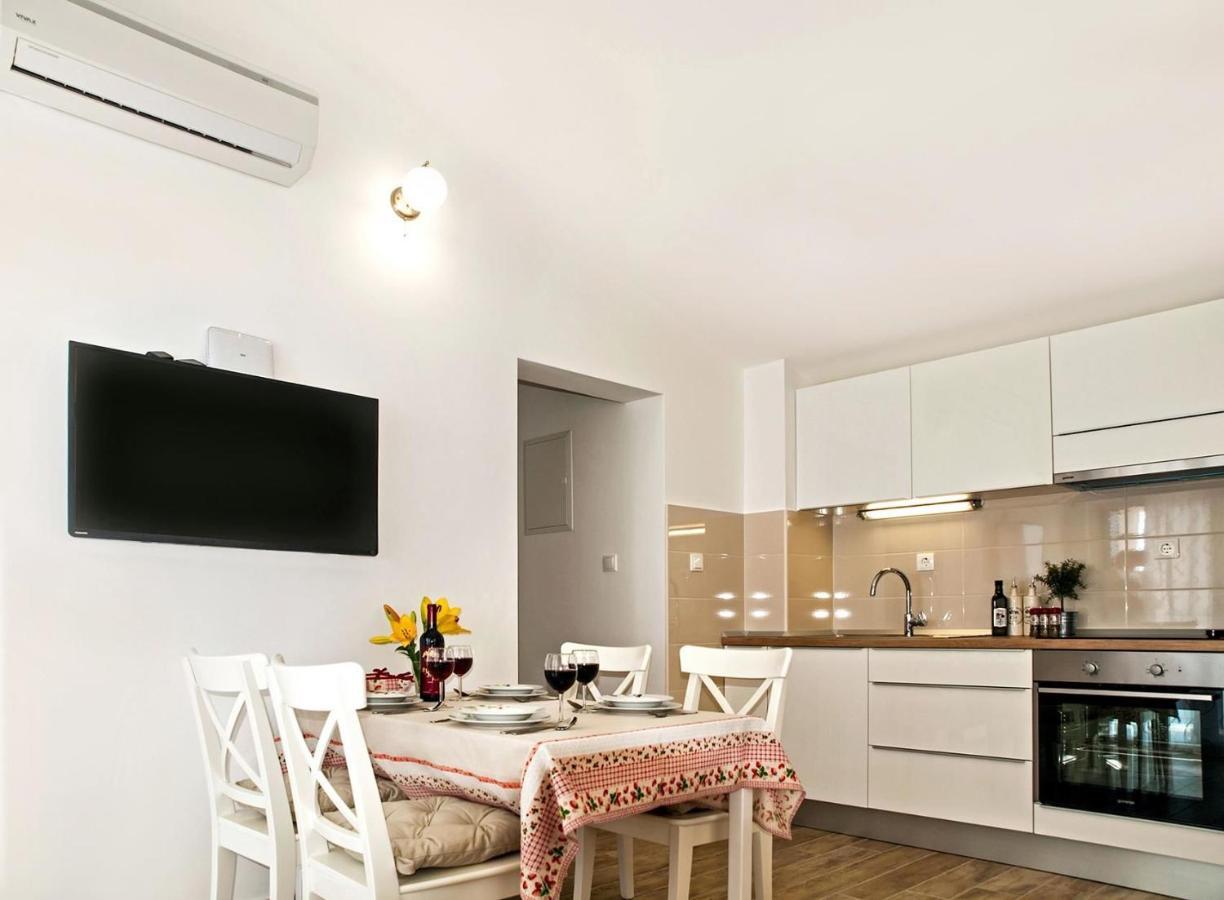 오미스 House Dunja 빌라 외부 사진