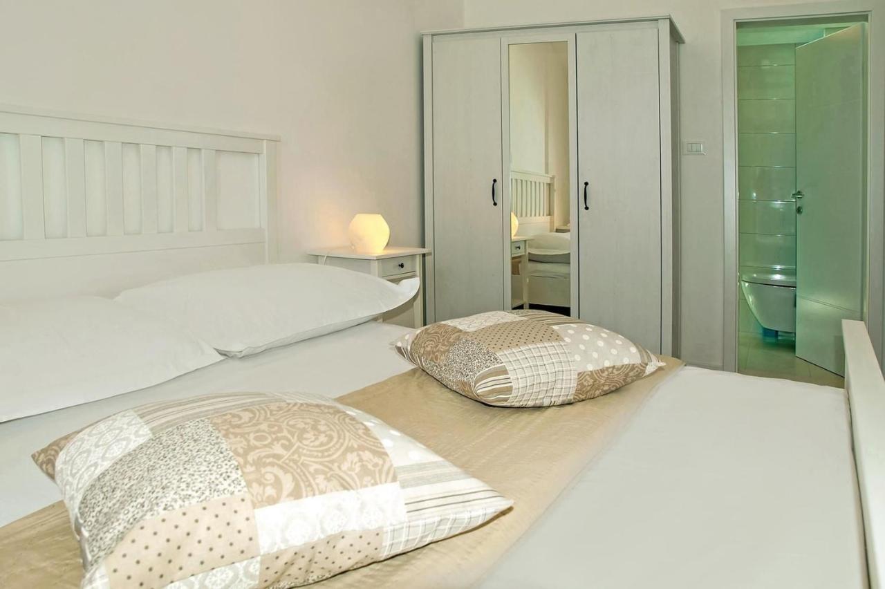 오미스 House Dunja 빌라 외부 사진